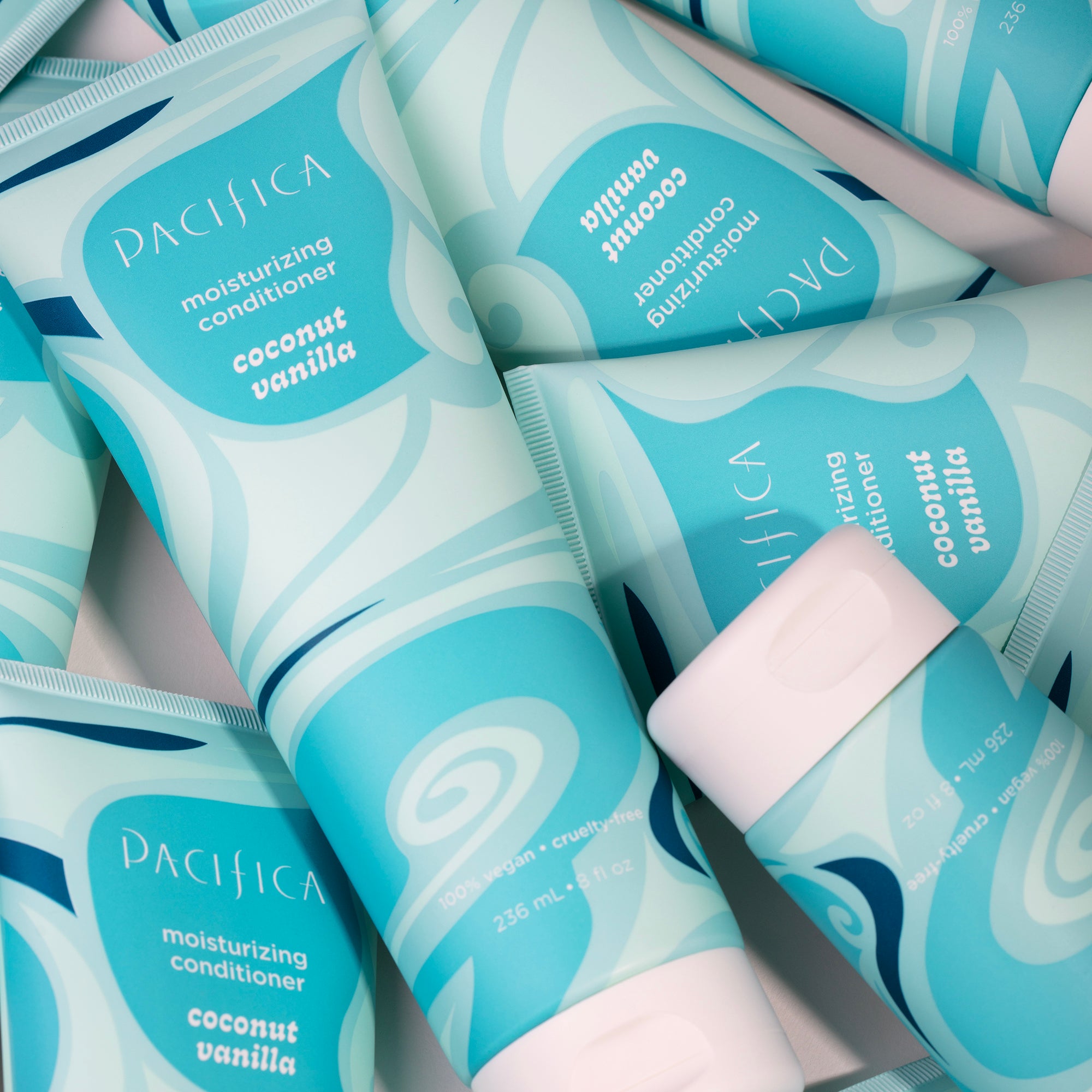 Coconut Vanilla Moisturizing Conditioner – Model