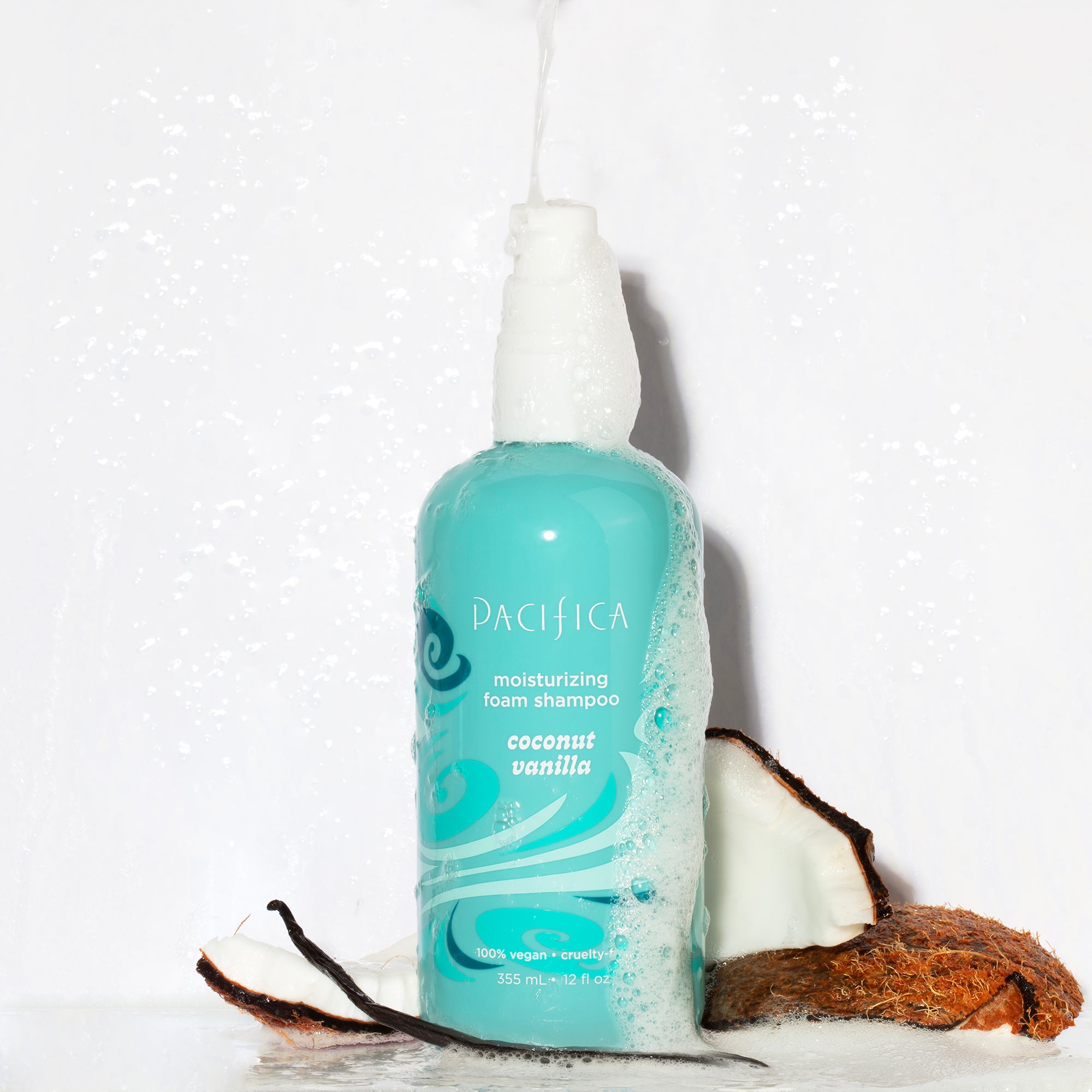 Coconut Vanilla Moisturizing Foam Shampoo – Model
