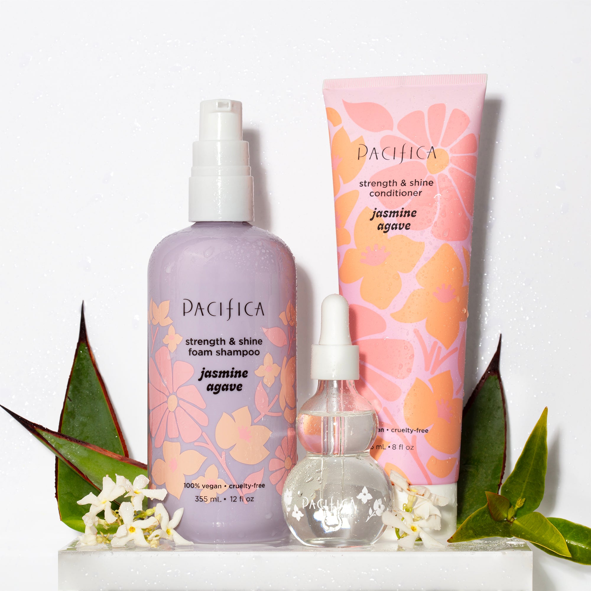 Jasmine Agave Strength + Shine Hair Oil – Model