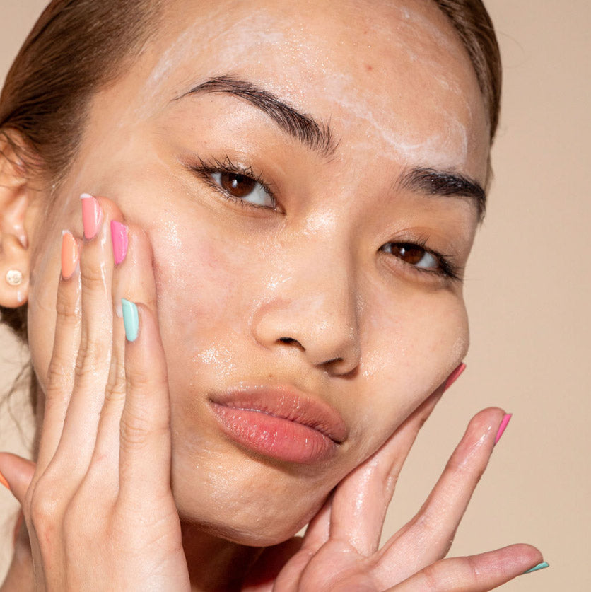 Glow Baby Hydrodew Moisture Gel – Model
