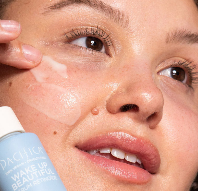 Wake Up Beautiful Retinoid Serum – Model